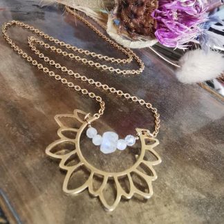 collier lotus pierre de lune