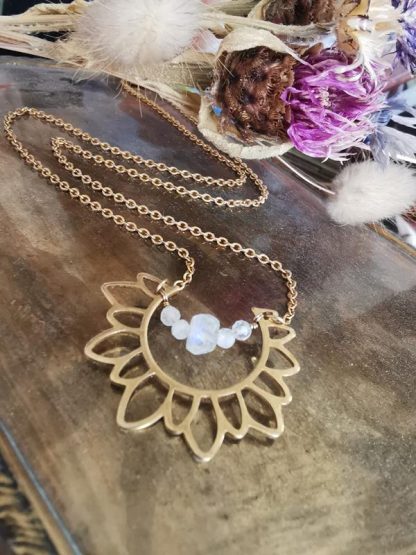 collier lotus pierre de lune