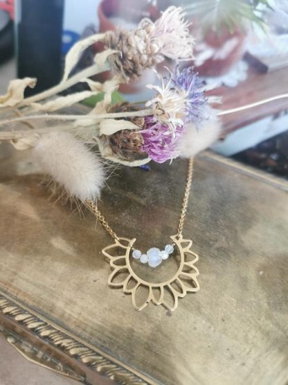 collier lotus pierre de lune zoom